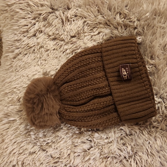 NEW UGG INFINITY SCARF AND HAT SET - Picture 3 of 4